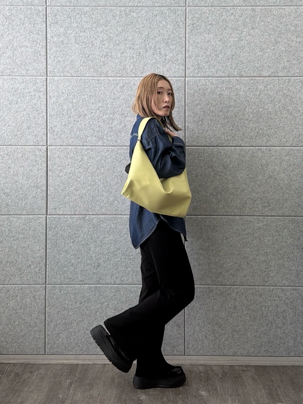 kotakiさんの「INDIVI｜スリットフレアスキニーパンツ」を使ったコーディネート
