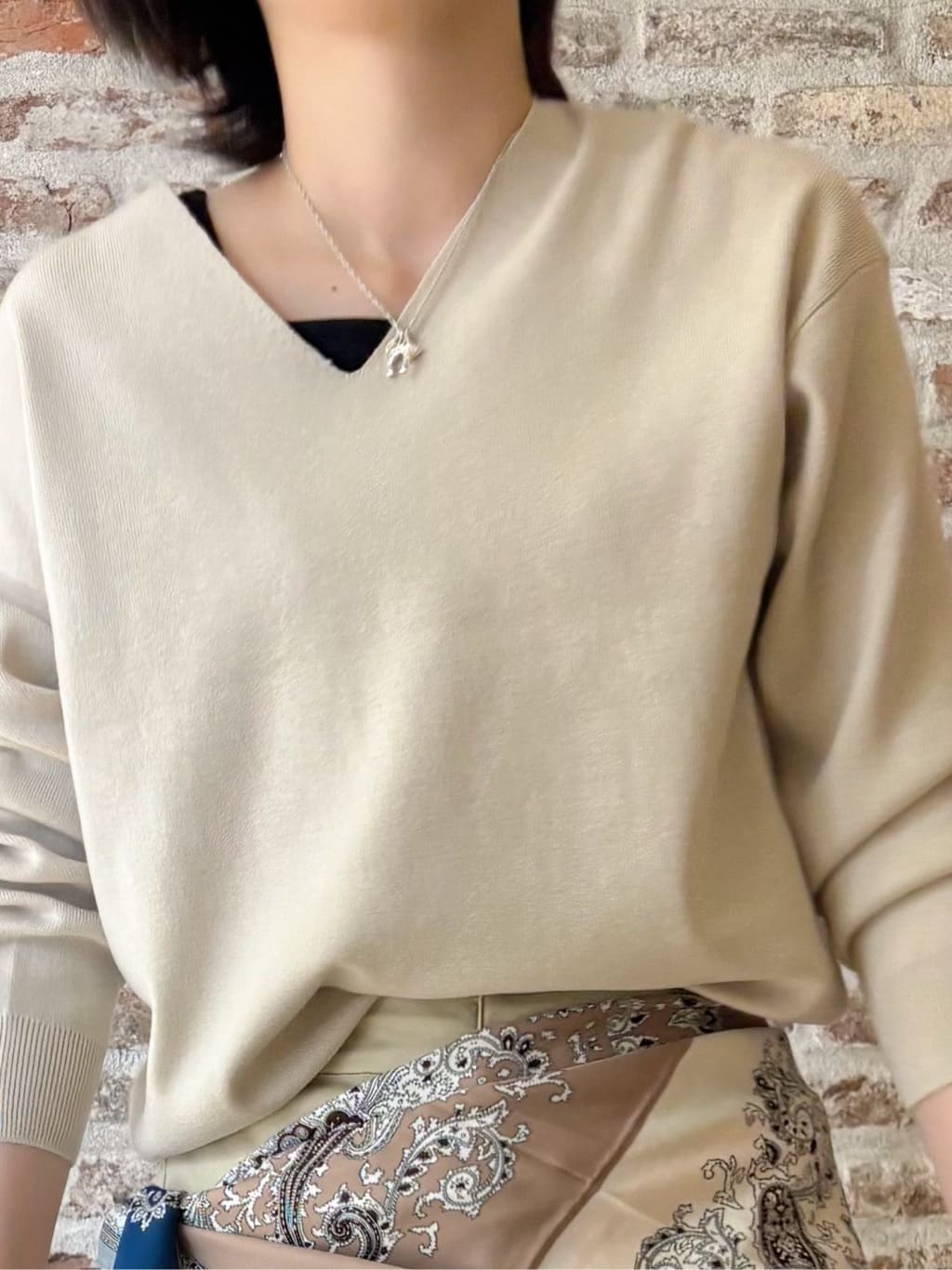 しばさんの「THE SHOP TK｜【S-XLサイズ/上品見えが叶う】Vネックニット/洗濯機OK」を使ったコーディネート