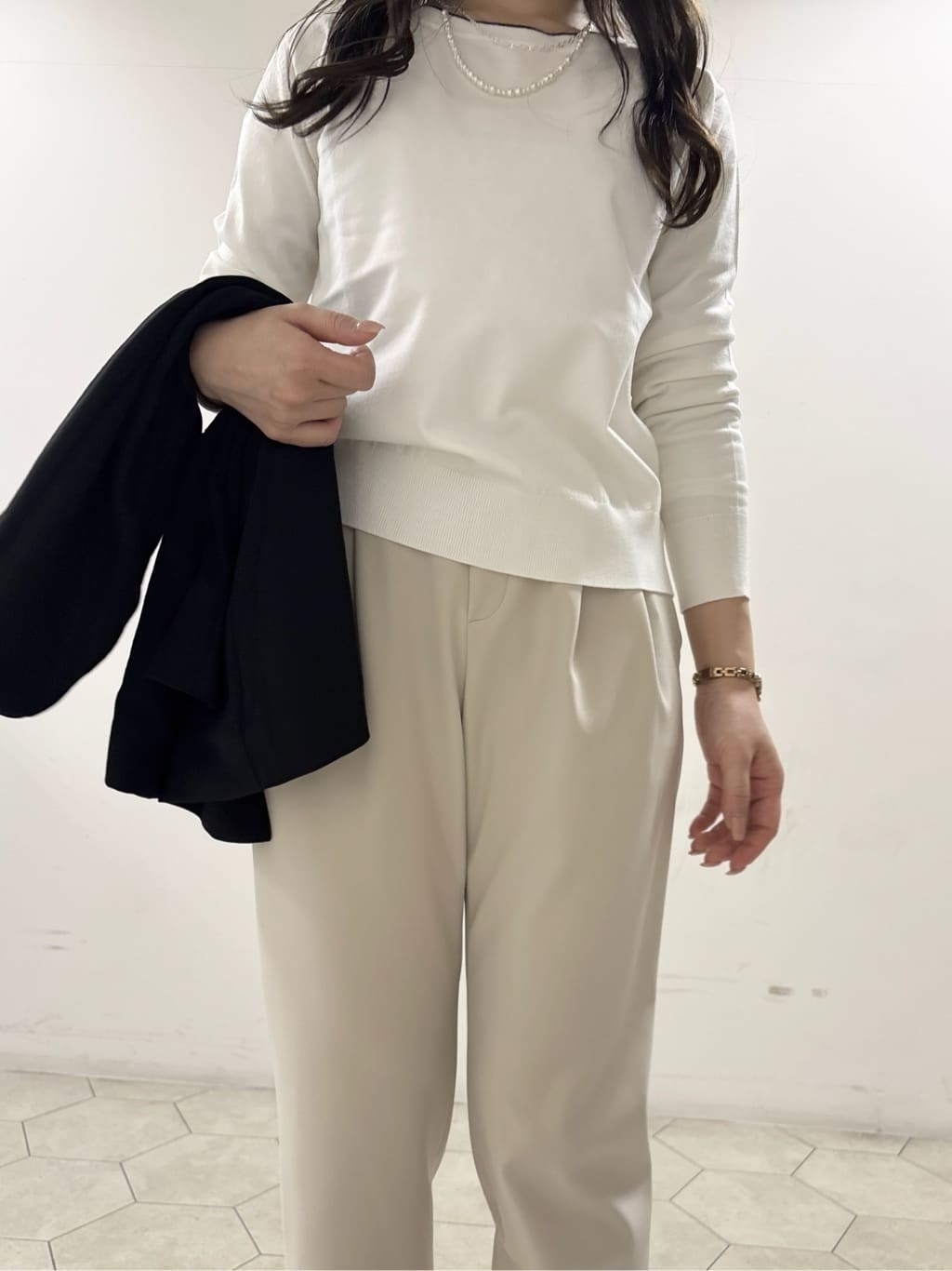 kahoさんの「INDIVI｜【洗える／アンサンブル可能】シンプルデザインニット」を使ったコーディネート