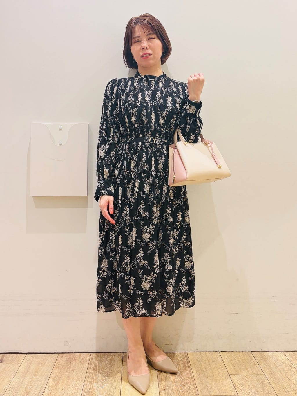 YUKOさんの「index｜ベルト付きプリーツフレアワンピース【洗濯機OK／イージーアイロン／防シワ】《5col》」を使ったコーディネート