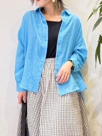 misakiさんの「SHOO･LA･RUE｜【体型カバー】ふんわり質感 やわらかこなれシアーシャツ」を使ったコーディネート