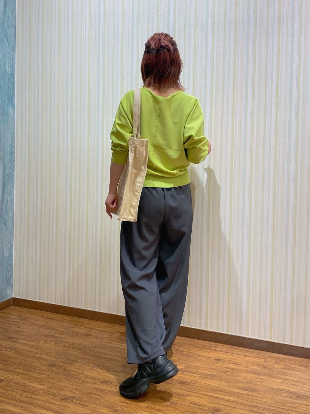 ayaさんの「SHOO･LA･RUE｜【洗濯機可/S-LL】さらりと軽やか インせず着られる すっきり見えドルマンニット」を使ったコーディネート