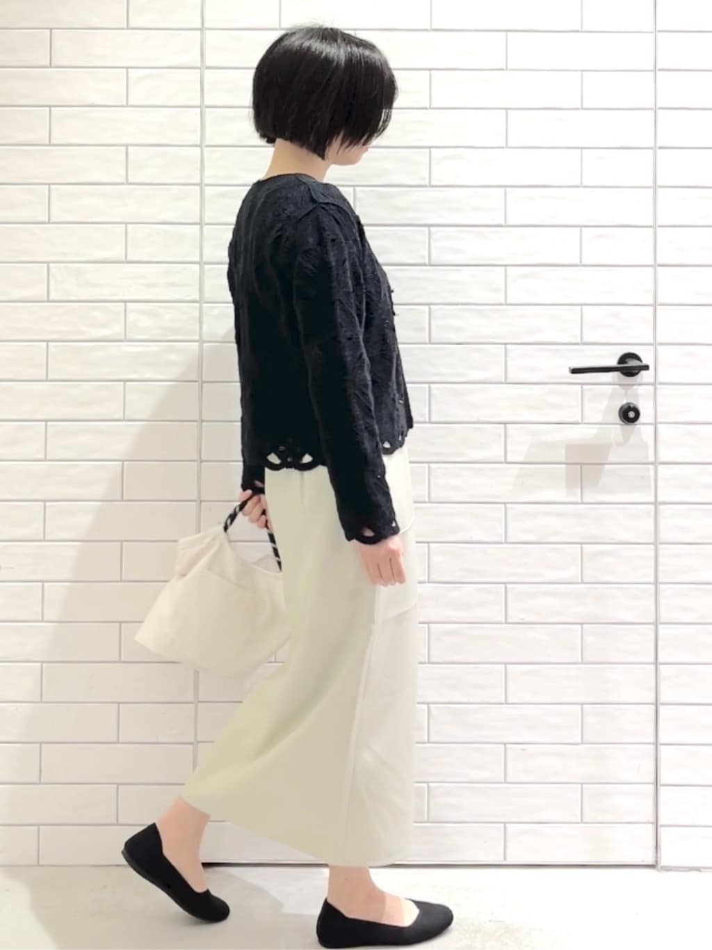 しおりさんの「OPAQUE.CLIP｜かぎ針風ニットカーディガン【洗濯機OK】」を使ったコーディネート