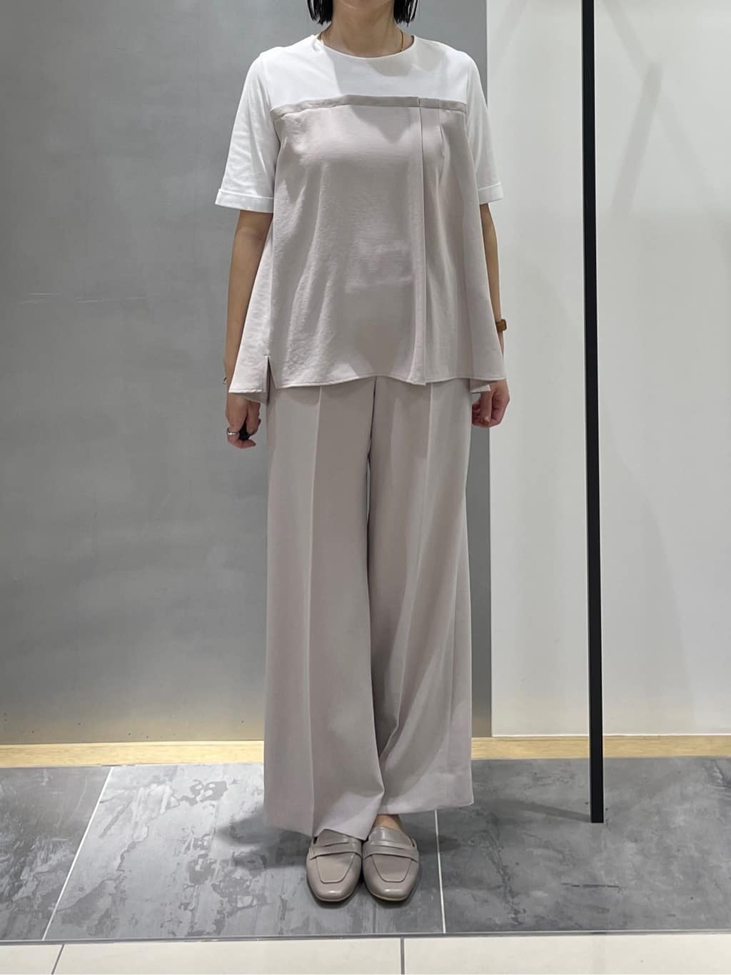 shihoさんの「INDIVI｜【洗える／UVケア／SETUP可】着る日傘ワイドパンツ」を使ったコーディネート