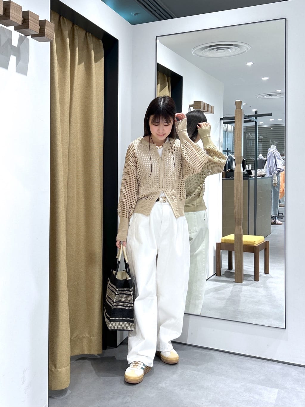 Renoさんの「INDIVI｜クルーネックメッシュカーディガン」を使ったコーディネート