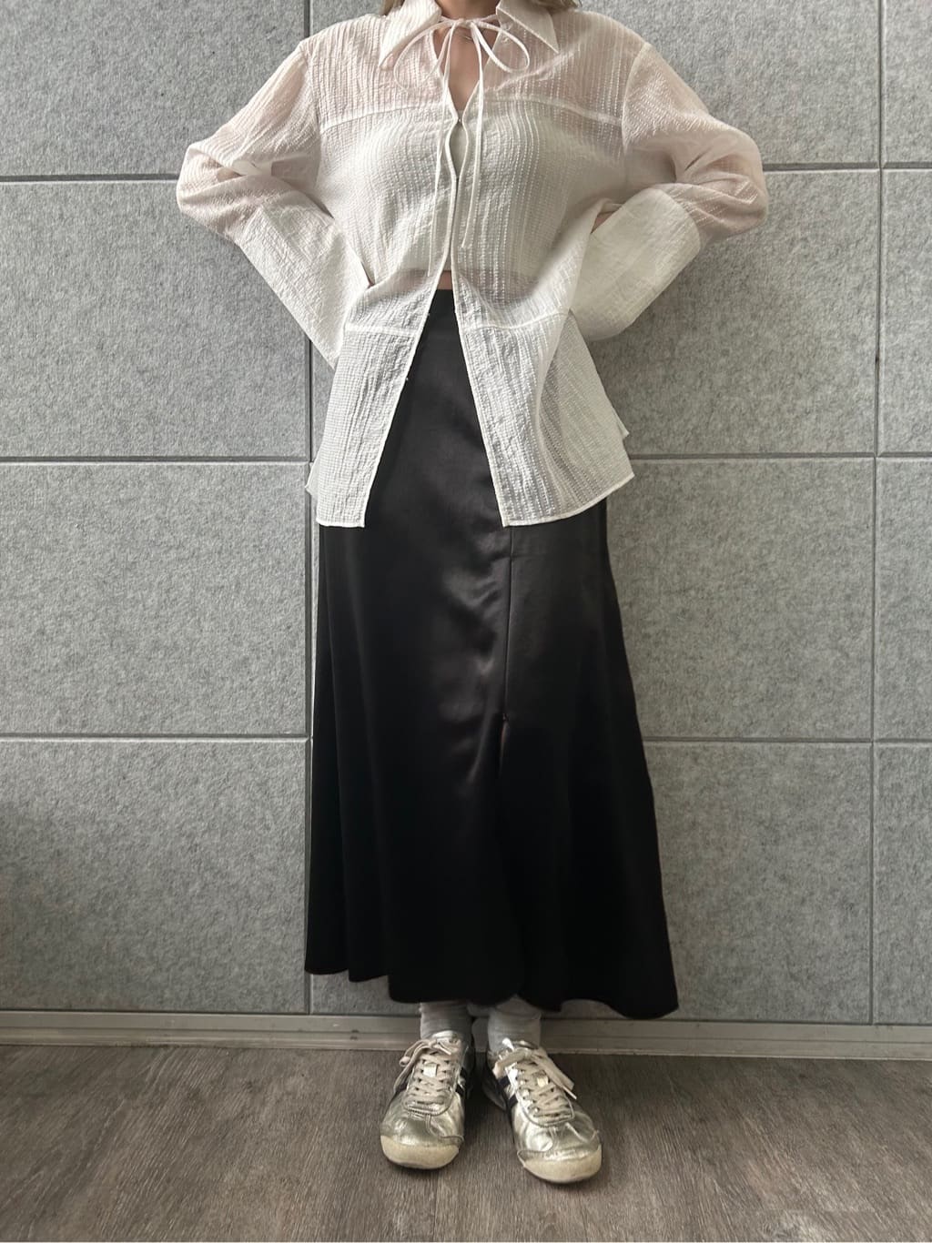 honoka Aさんの「CODE A｜point neck ribbon shirts」を使ったコーディネート