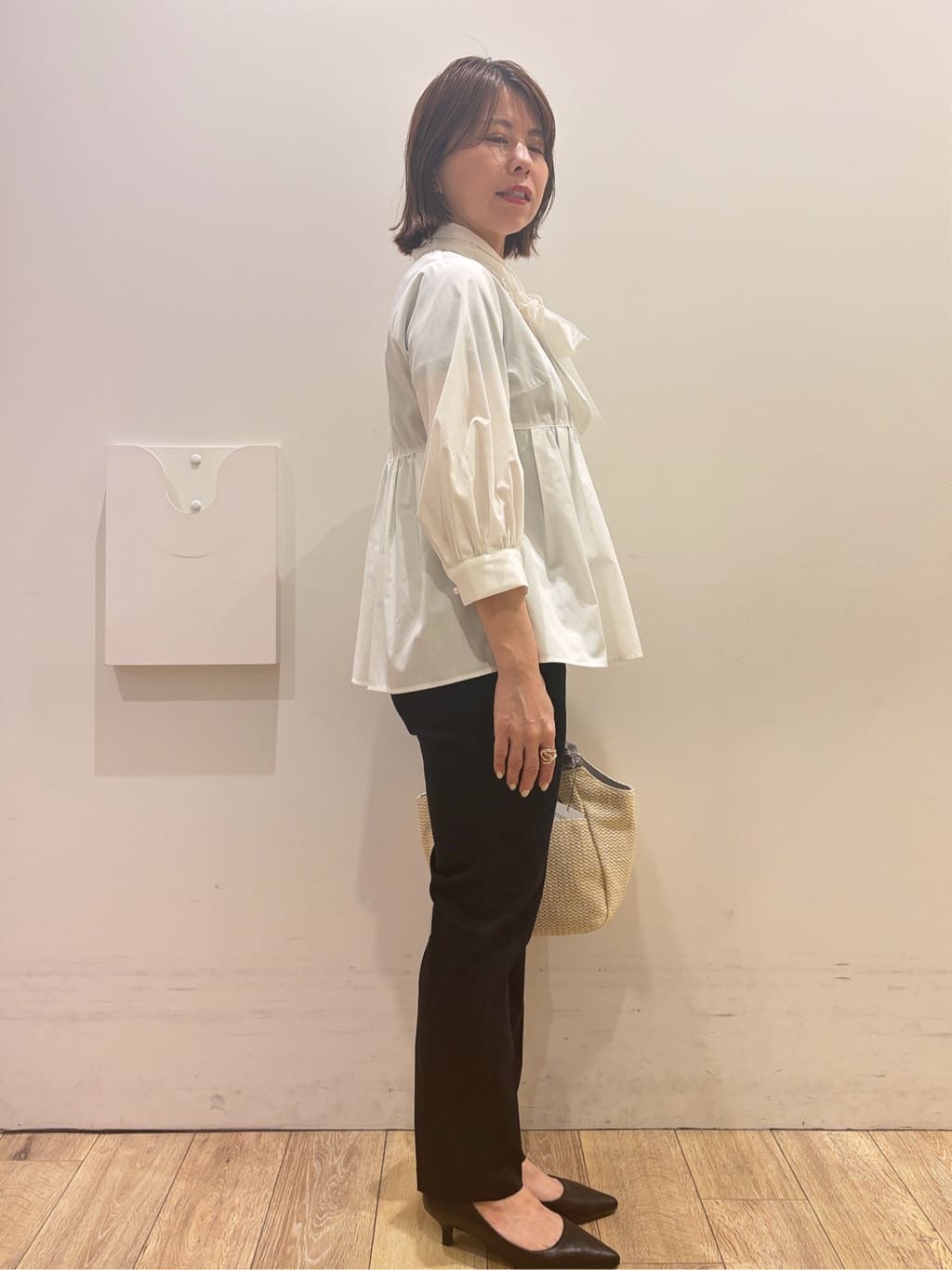 YUKOさんの「index｜ペプラムブラウス／ボウタイ取り外し可【洗濯機OK／イージーアイロン／防シワ】《XS～LL／8col》」を使ったコーディネート