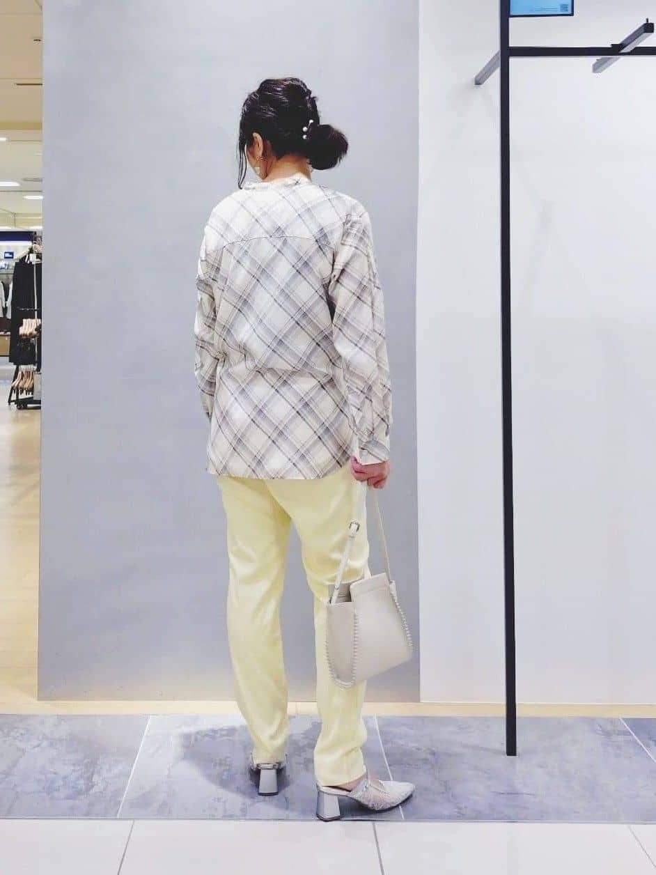 TOMOMIさんの「INDIVI｜【撥水／フード取外し可】凹凸素材ブルゾン」を使ったコーディネート