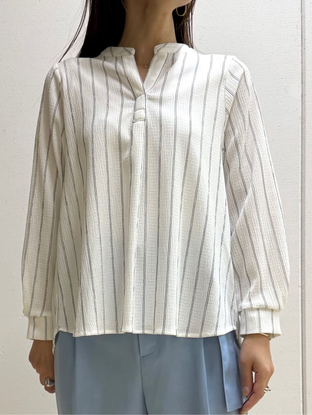 mamiさんの「INDIVI｜【洗える／着心地楽ちん】ブラウス風ストライプカットソートップス」を使ったコーディネート