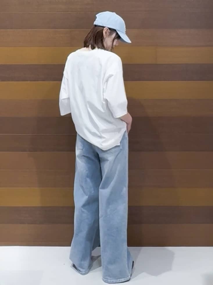 juunさんの「OPAQUE.CLIP｜リラクシーロゴプリントTシャツ【洗濯機OK】」を使ったコーディネート