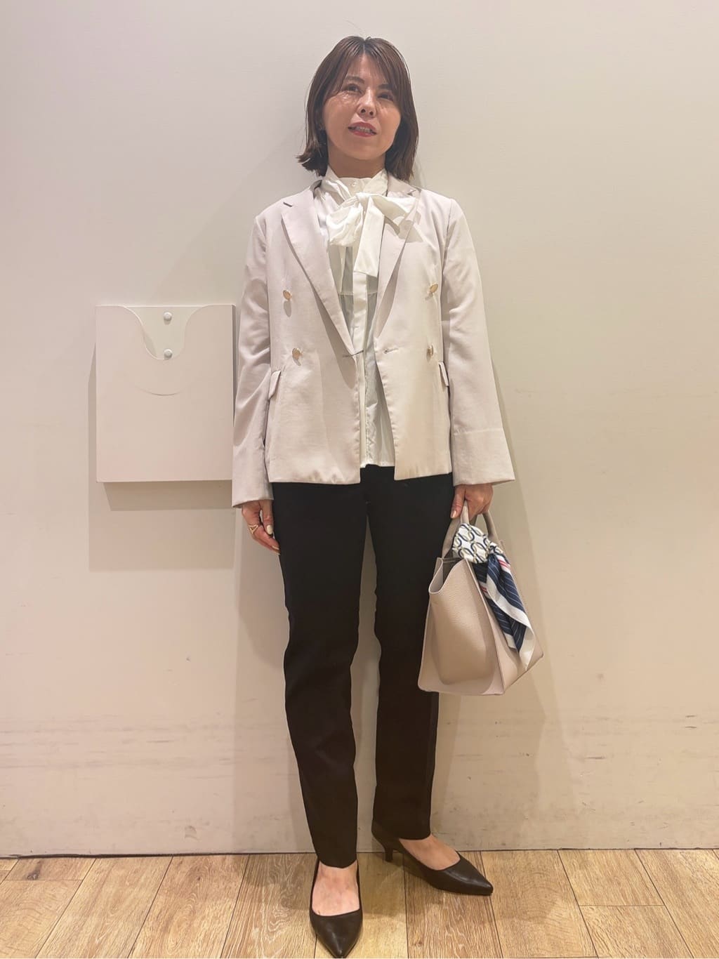 YUKOさんの「index｜ペプラムブラウス／ボウタイ取り外し可【洗濯機OK／イージーアイロン／防シワ】《XS～LL／8col》」を使ったコーディネート