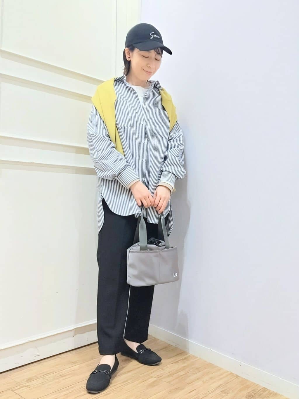 miomioさんの「SHOO･LA･RUE｜【Lee別注／撥水】巾着ショルダーバッグ」を使ったコーディネート