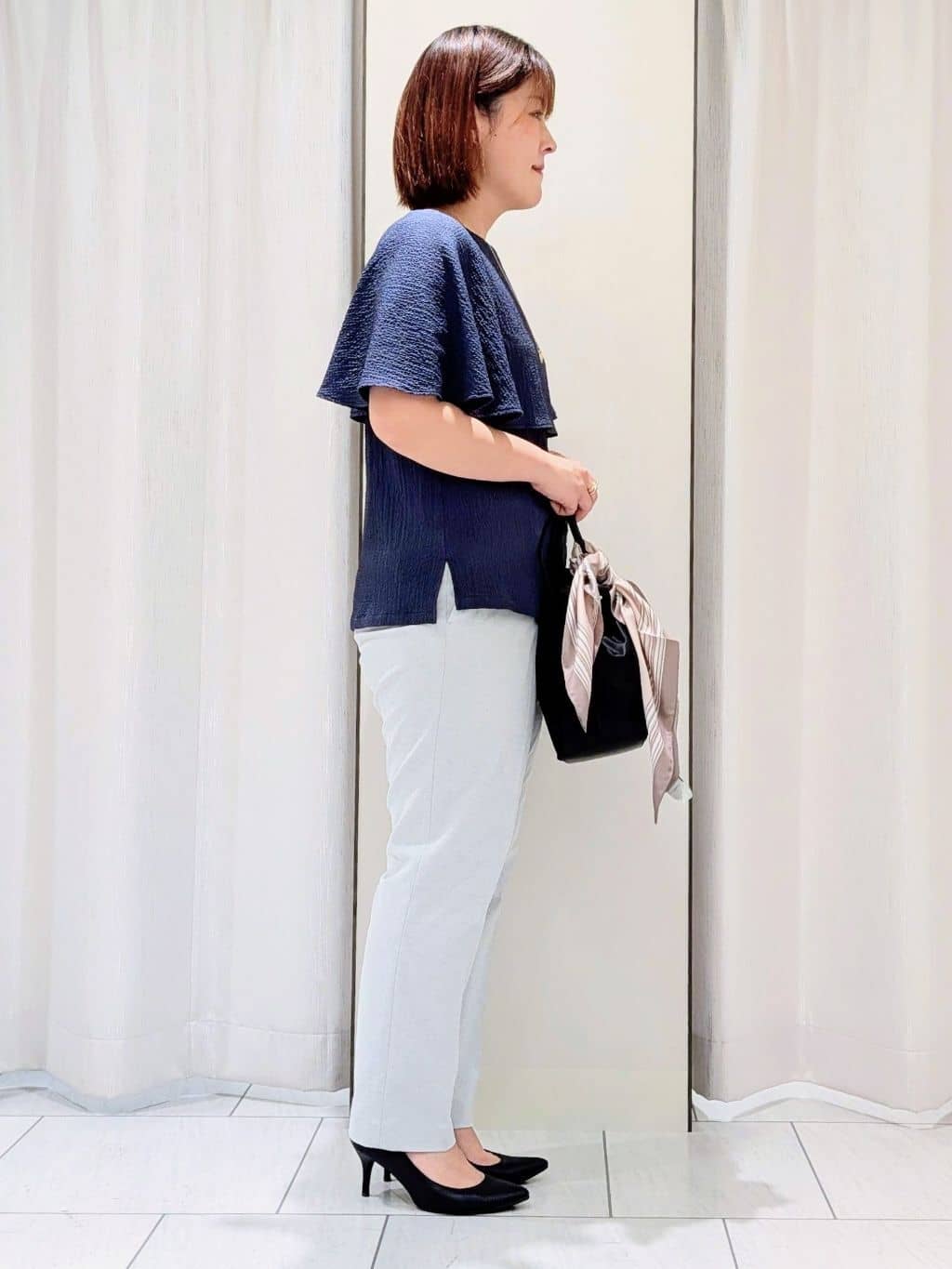 Onumaさんの「UNTITLED｜【洗える/ストレッチ性/フェミニン】ケープデザインブラウス」を使ったコーディネート
