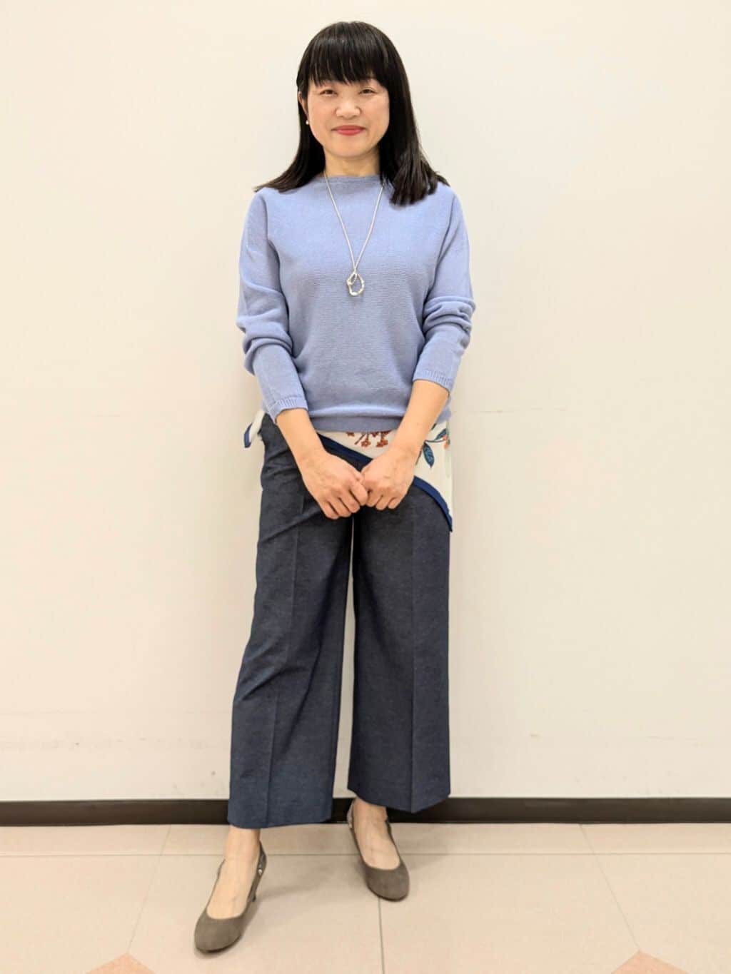 ともさんの「UNTITLED｜【古畑星夏さん着用/8色展開/程よい透け感】ドライタッチボートネックニット」を使ったコーディネート