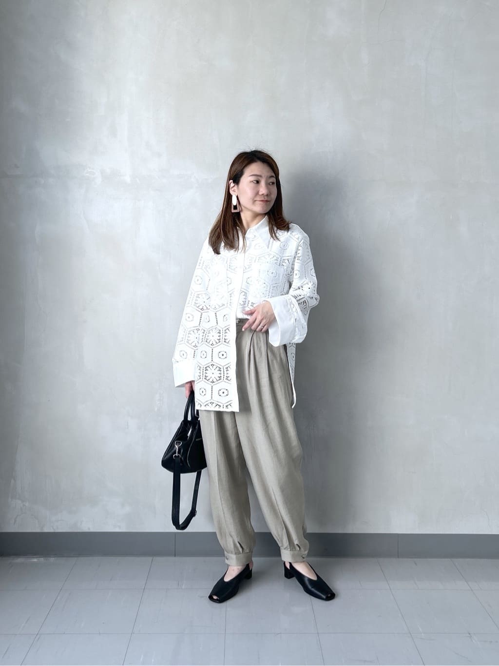 takaさんの「INDIVI｜幾何柄レースビッグシャツ」を使ったコーディネート