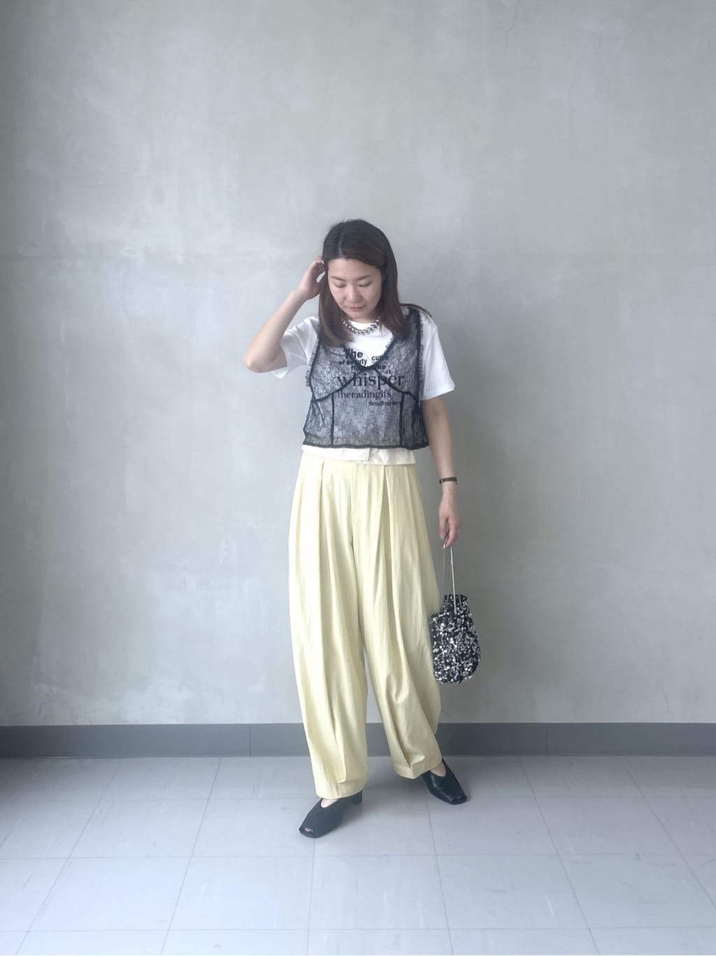 takaさんの「INDIVI｜メッセージプリントクルーネックTシャツ」を使ったコーディネート
