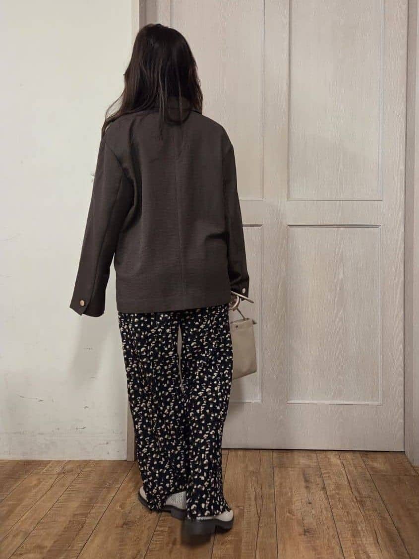masamiさんの「SHOO･LA･RUE｜【UV/抗菌防臭/洗濯機可】小さめロゴの大人スムースロンT」を使ったコーディネート