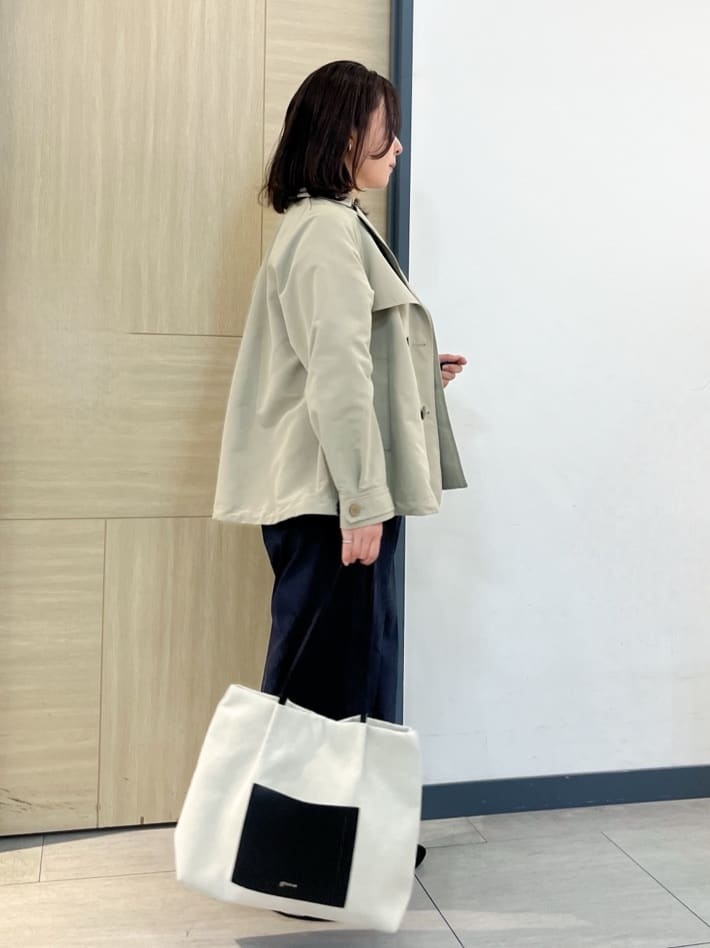 YOさんの「grove｜【撥水／シルエット2WAY】軽やかミドルトレンチコート」を使ったコーディネート