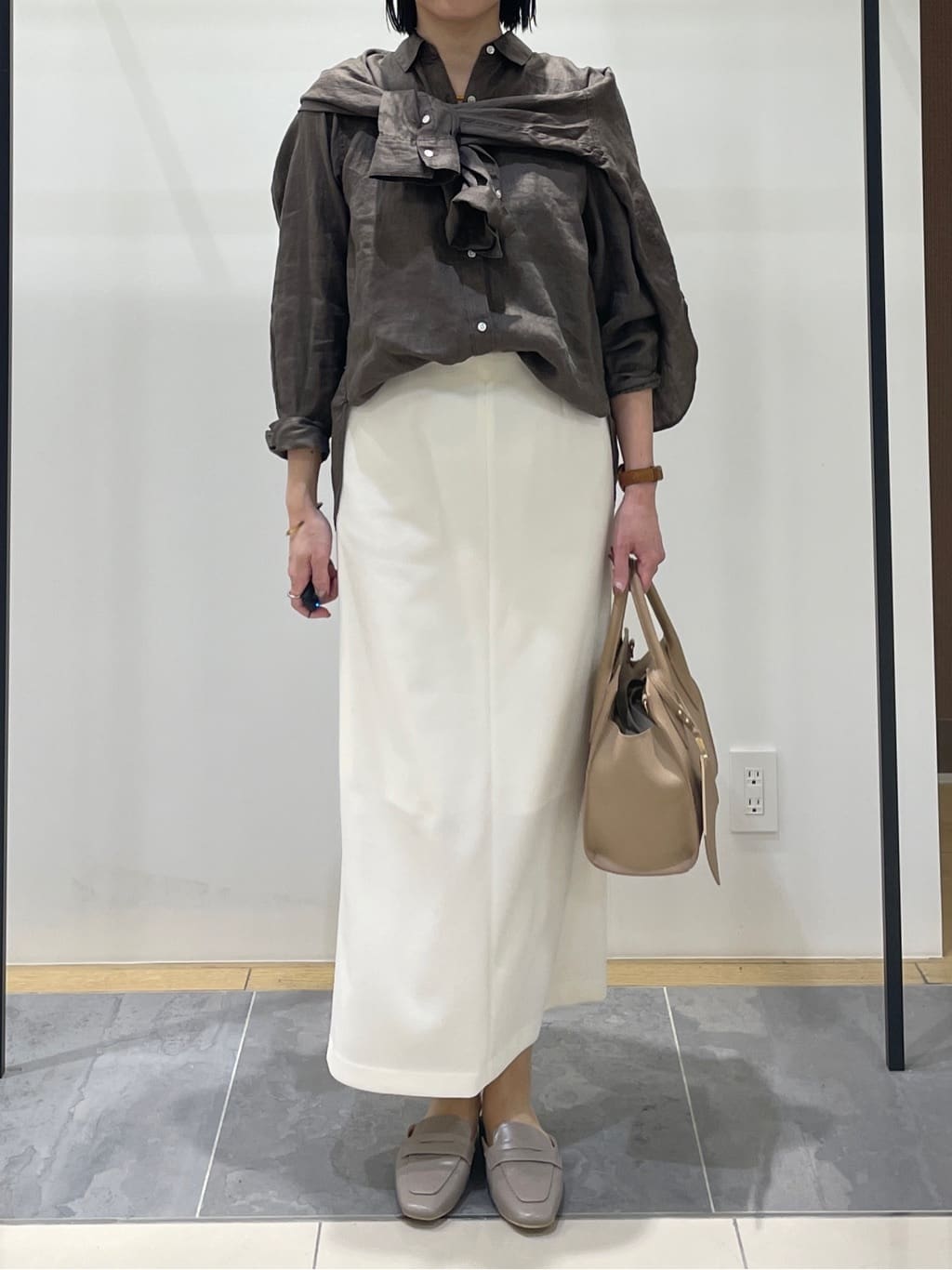 shihoさんの「INDIVI｜【接触冷感／2WAY】カシュクールリネンシャツ」を使ったコーディネート