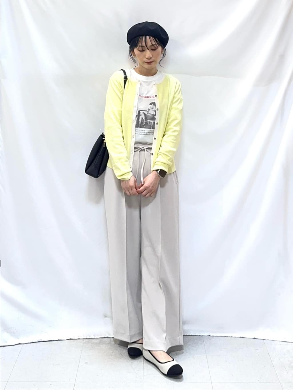 𝐇𝐢𝐫𝐨𝐦𝐢さんの「SHOO･LA･RUE｜【洗濯機可/S-LL/アンサンブル可】パールボタンが上品　華やぎ配色カーディガン」を使ったコーディネート