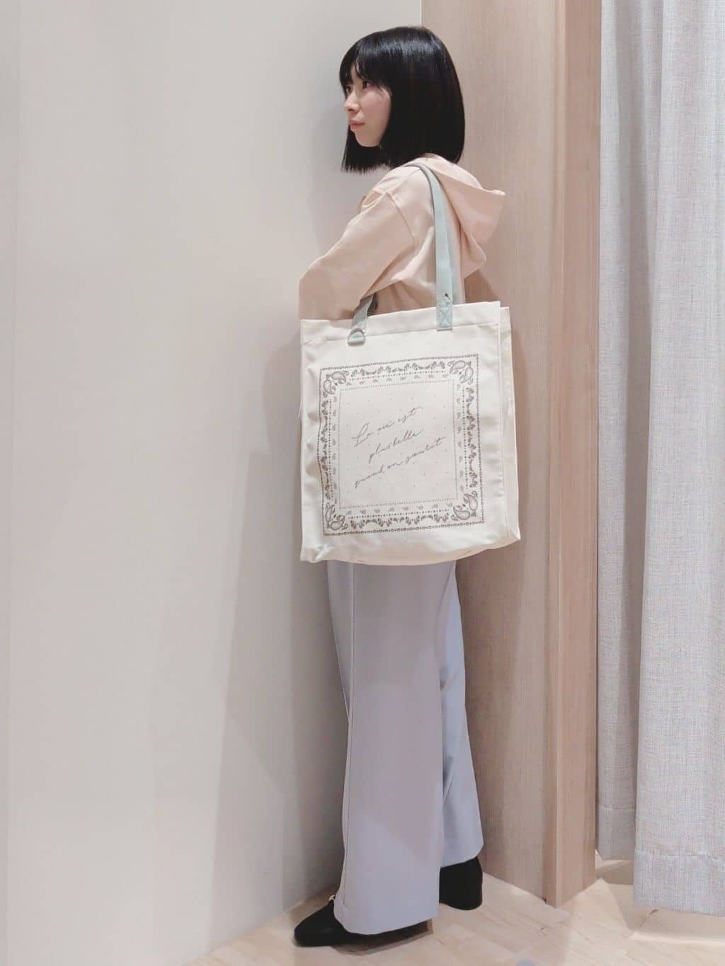 Yuiさんの「grove｜【シリーズ累計36万枚/UVカット・ひんやり・洗濯機OK】やわらかドライタッチ 五分袖クルーネックニ」を使ったコーディネート
