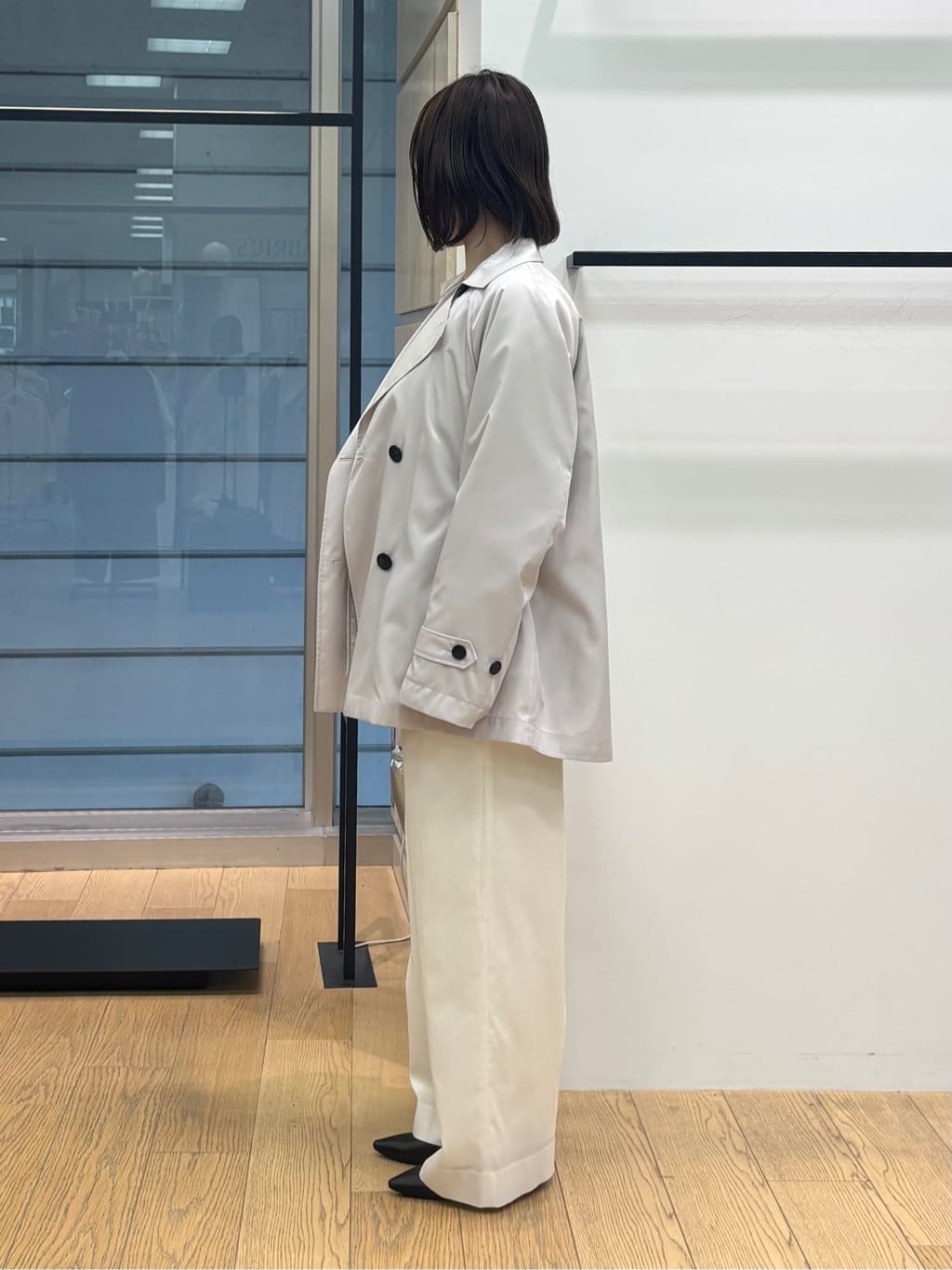 asamiさんの「INDIVI｜【洗える／UVケア／マットサテン】Vネックドルマンスリーブブラウス」を使ったコーディネート