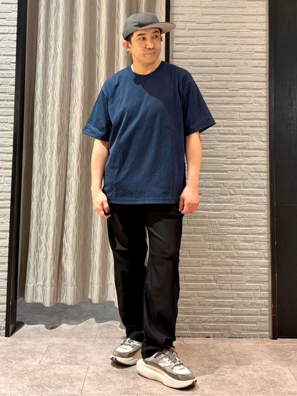 Pーyamaさんの「THE SHOP TK｜【無地だと少し物足りないという方へ】ジオメトリック柄 半袖Tシャツ 洗濯機OK」を使ったコーディネート