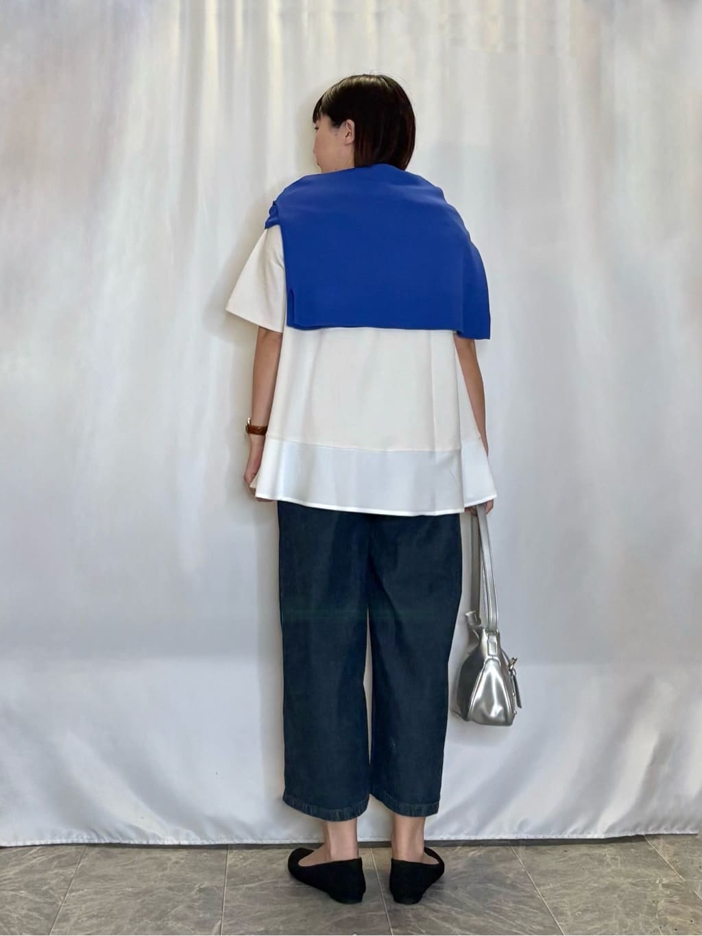 ネリさんの「SHOO･LA･RUE｜【洗濯機可/UV】さらっとしたタッチが心地よい ショート丈 Vネックカーディガン」を使ったコーディネート