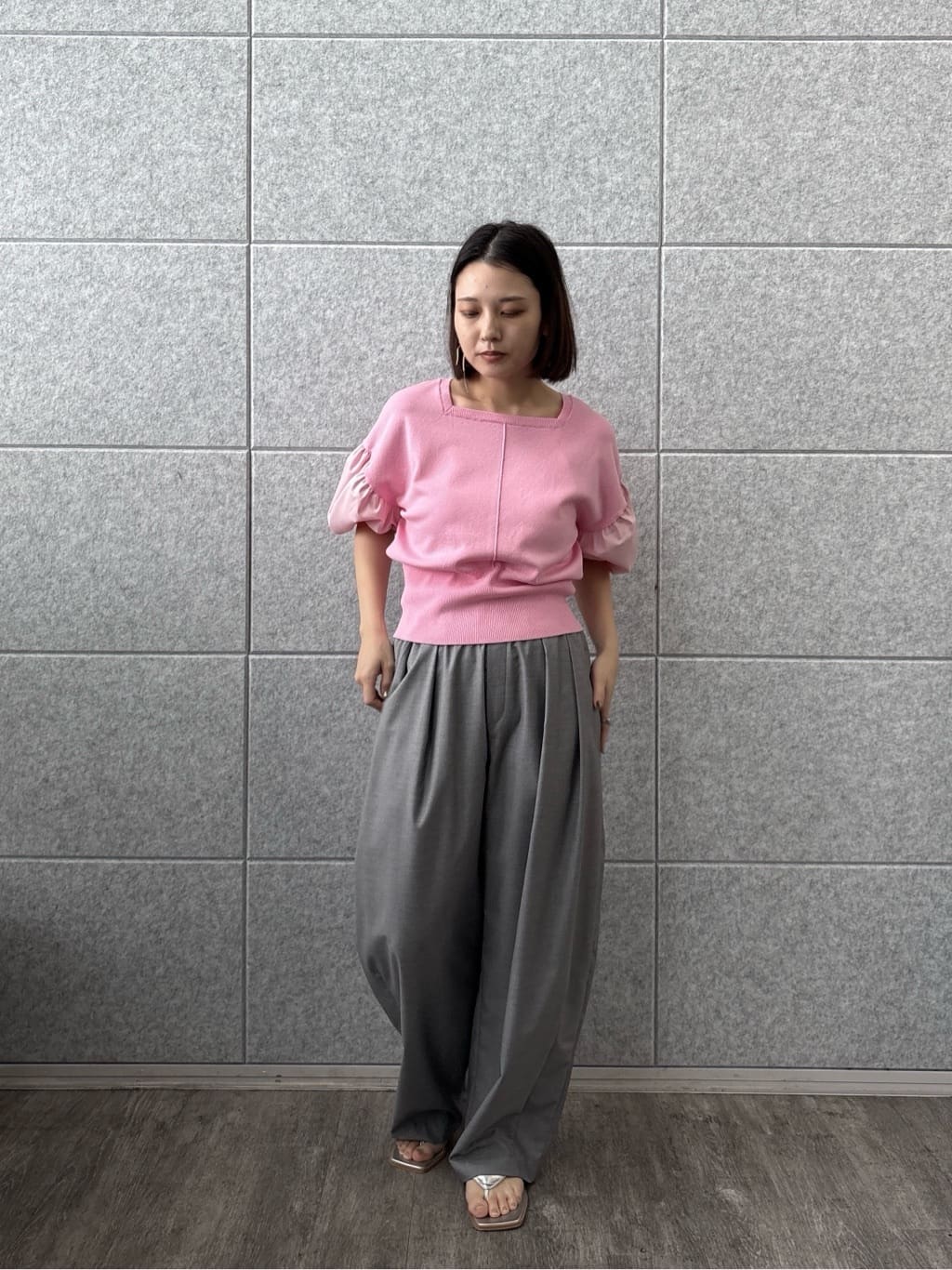 ayanoさんの「INDIVI｜ドッキングパフスリーブニット」を使ったコーディネート