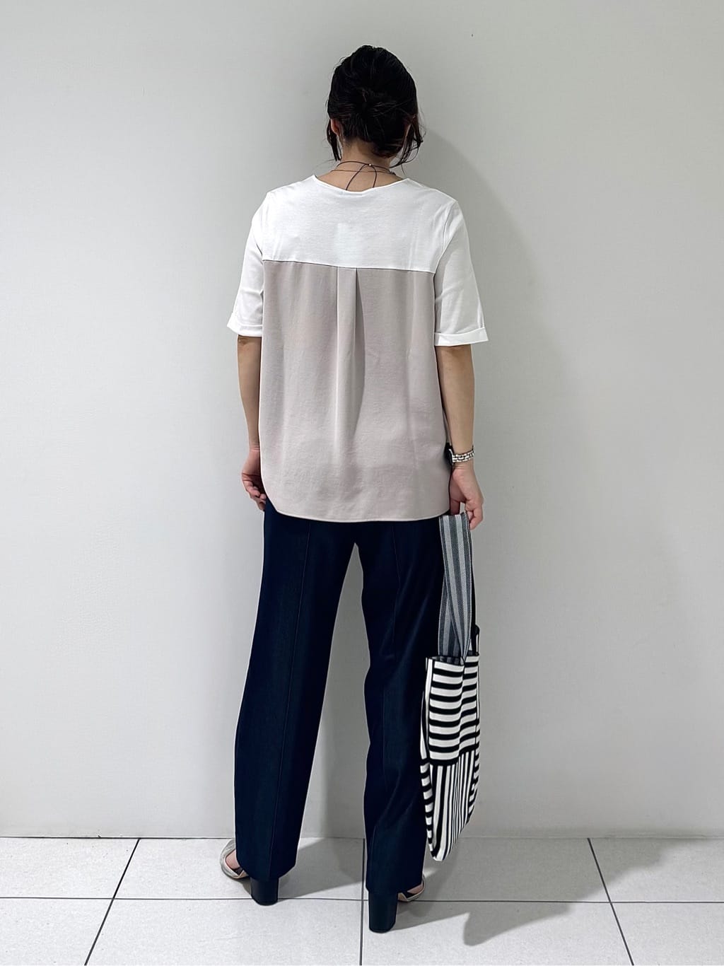 そんさんの「INDIVI｜【洗える／UVケア／SETUP可能】デニムライクテーパードパンツ」を使ったコーディネート