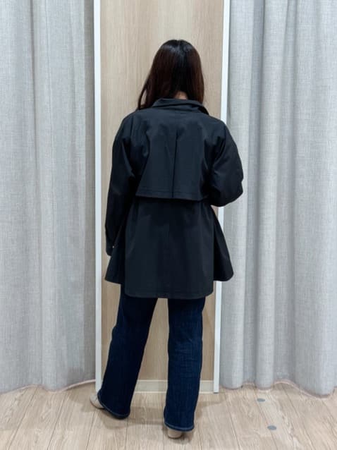 sachiさんの「grove｜【撥水／シルエット2WAY】羽織るだけでサマになる、スタンドネックテントラインコート」を使ったコーディネート