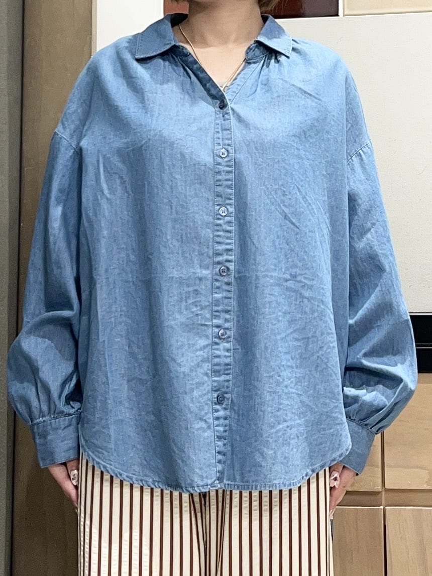 かのさんの「THE SHOP TK｜【後ろ姿もサマになる】バックシャーリングシャツ」を使ったコーディネート