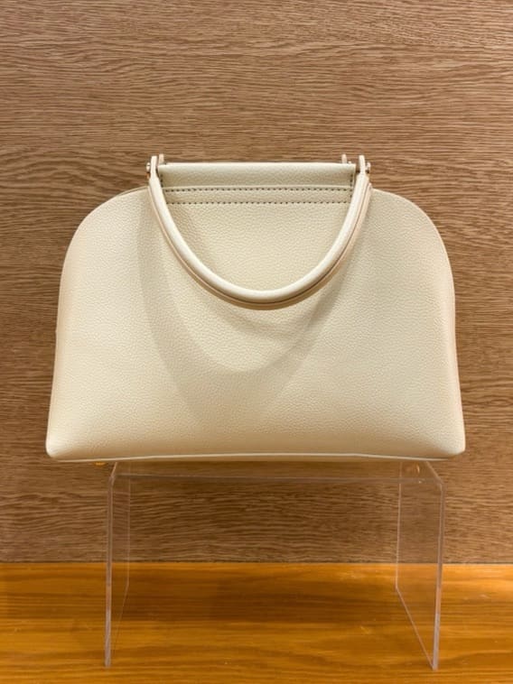yukariさんの「grove｜【貴島明日香さん着用】お仕事も普段も。今どきワークシャツブラウス」を使ったコーディネート
