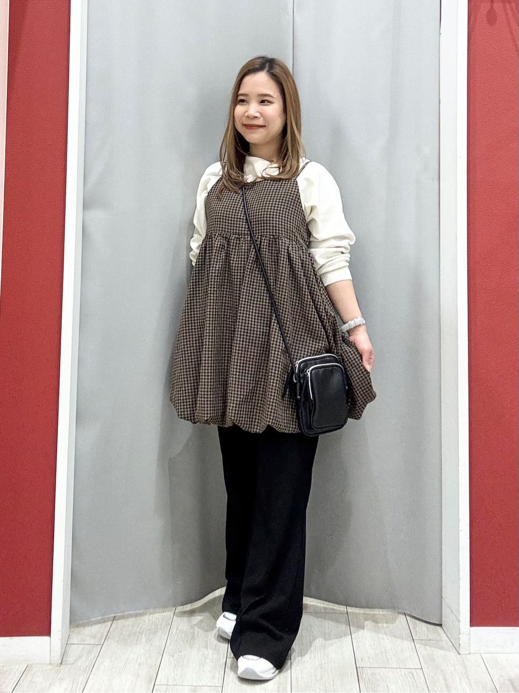 shioさんの「SHOO･LA･RUE｜【洗濯機可/体型カバー/S-LL】後ろ姿も抜かりない ギンガムチェック柄バルーンキャミチュニック」を使ったコーディネート
