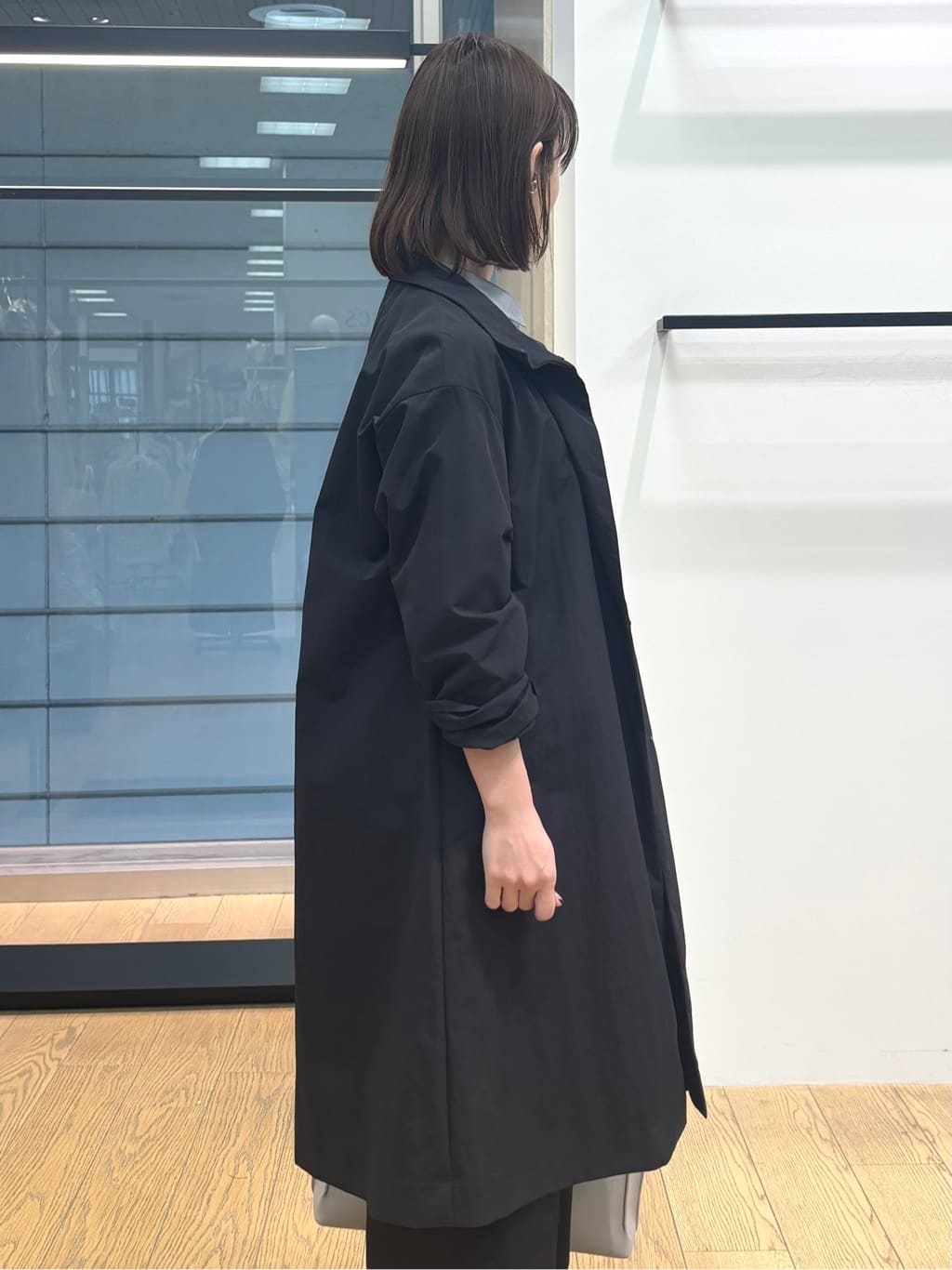 asamiさんの「INDIVI｜【接触冷感／洗える／2WAY】ドロスト付 シアーシャンブレーシャツ」を使ったコーディネート