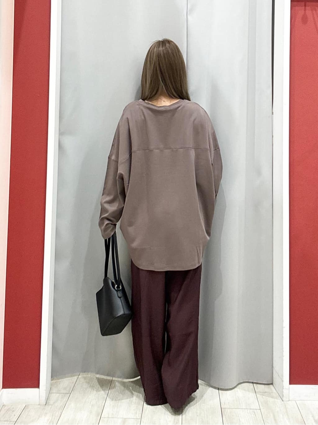 shioさんの「SHOO･LA･RUE｜【洗濯機可/S-LL】大きめポケットが目を引く さらさらイージーワイドベイカーパンツ」を使ったコーディネート