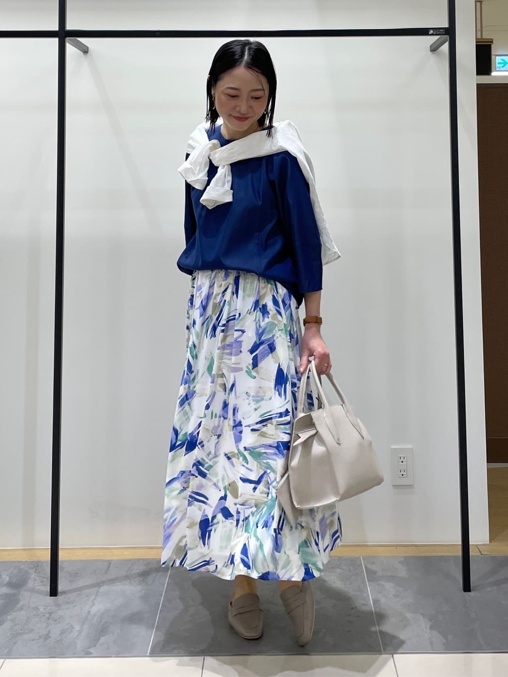 shihoさんの「INDIVI｜【洗える／UVケア／SETUP可能】デニムライク ランタン袖ブラウス」を使ったコーディネート