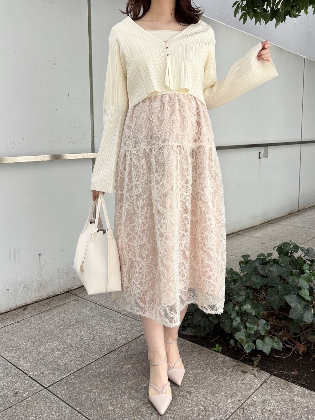 みさかさんの「index｜シェル&times;エッジメタルしずくピアス」を使ったコーディネート