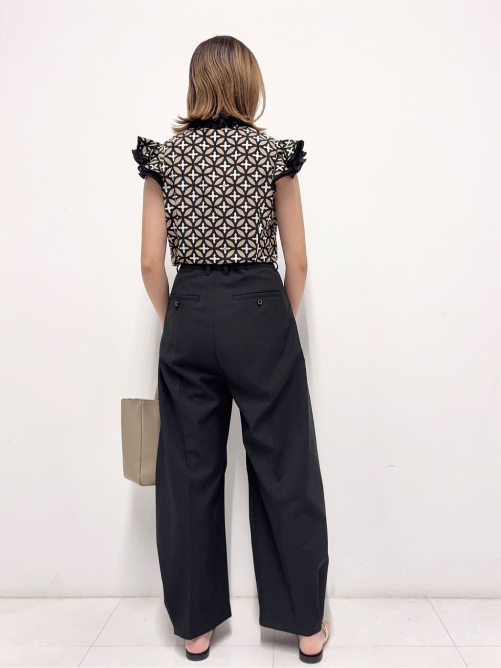 Nishijimaさんの「DRESSTERIOR｜【接触冷感/ウォッシャブル/otonaMUSE5月号掲載】カービーカーゴパンツ」を使ったコーディネート