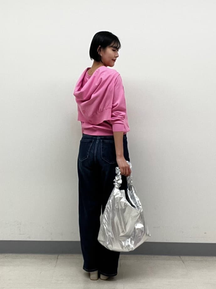 hinanoさんの「INDIVI｜【洗える／前後2WAY／アンサンブル可能】ドルマンスリーブカーディガン」を使ったコーディネート