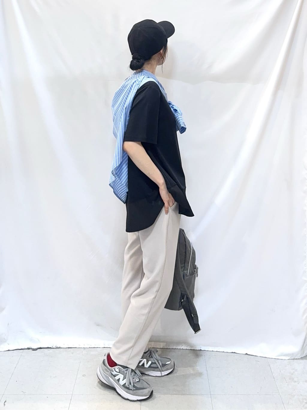 𝐇𝐢𝐫𝐨𝐦𝐢さんの「SHOO･LA･RUE｜【選べる色・柄/S-LL】通年使える レギュラーカラーシャツ」を使ったコーディネート