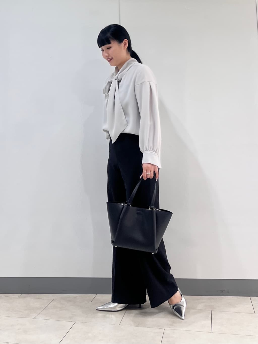 hasuさんの「INDIVI｜【洗える】ジョーゼットボウタイブラウス」を使ったコーディネート