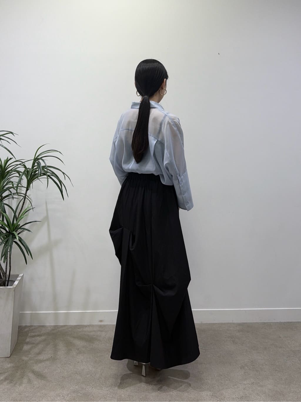 rinaさんの「INDIVI｜【接触冷感】シアーコクーンブラウス」を使ったコーディネート