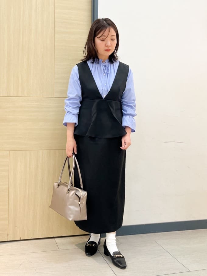 YOさんの「grove｜フリルカラーリボンブラウス」を使ったコーディネート