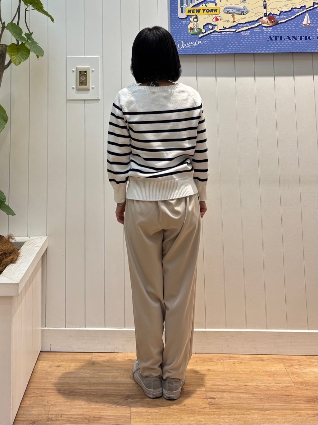 OKADAさんの「Dessin｜【洗える】コットンVネックニット」を使ったコーディネート