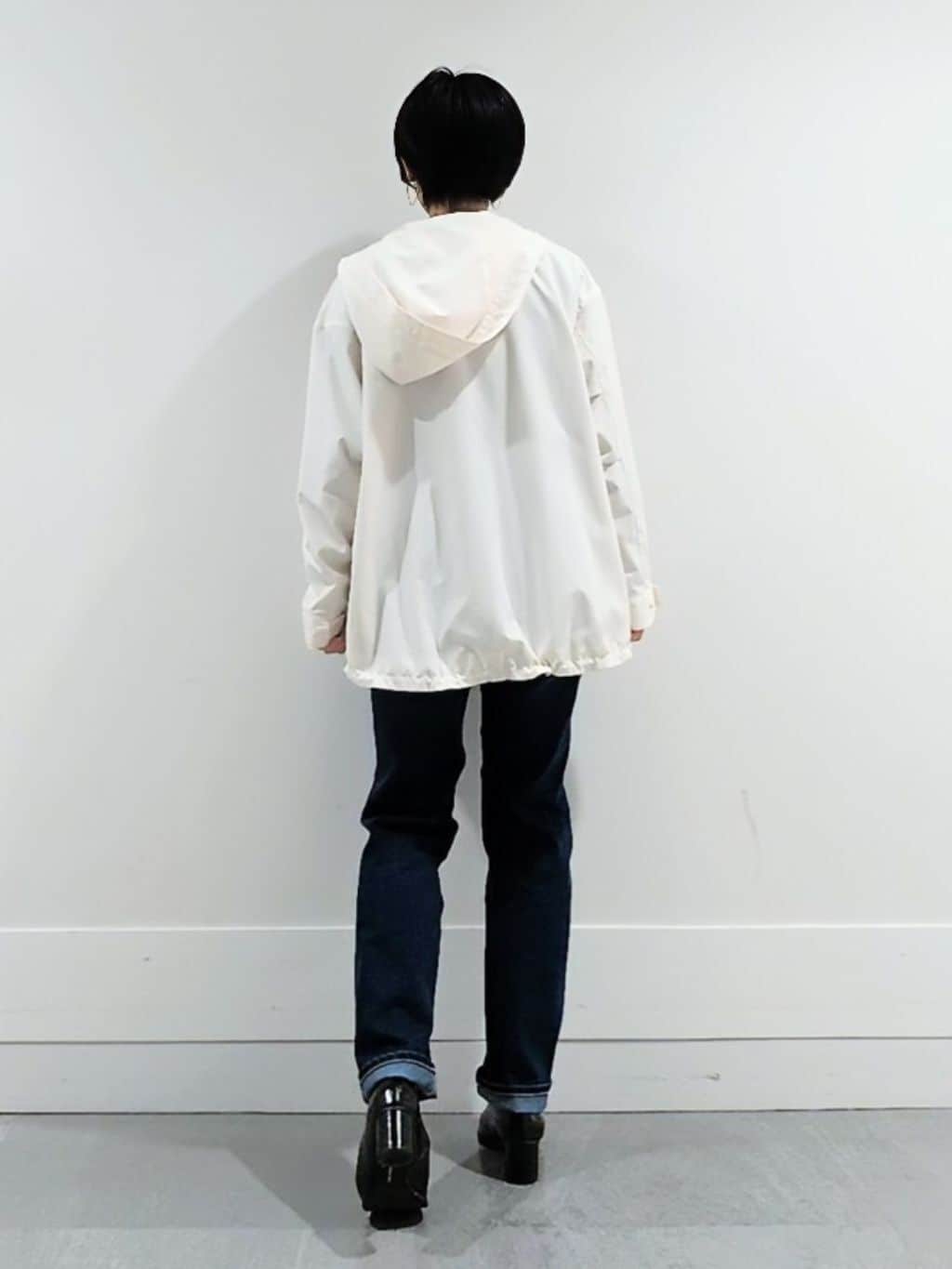ミズタさんの「UNTITLED｜【7色展開/洗える/程よい透け感】ドライタッチVネックニット」を使ったコーディネート
