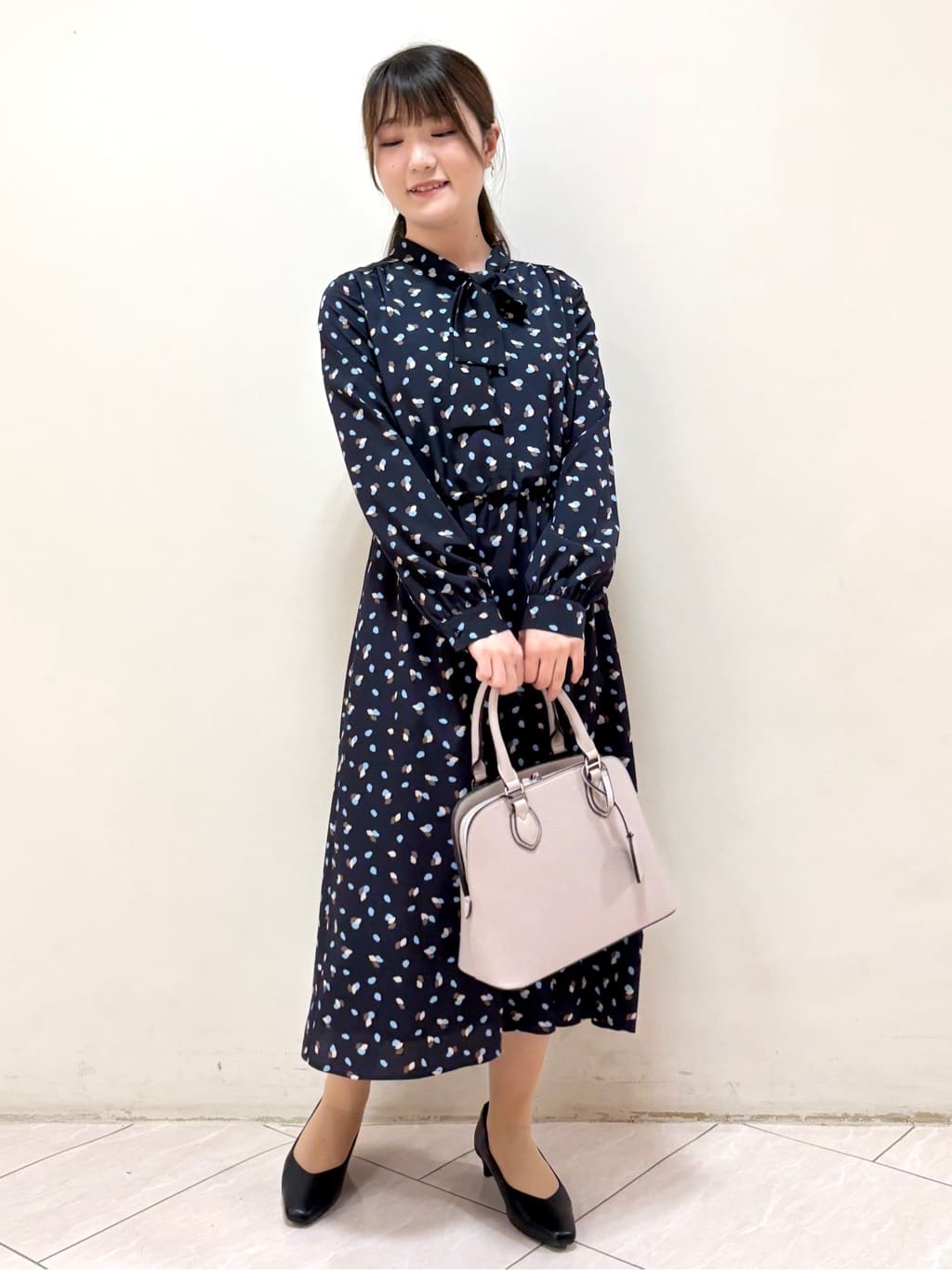 mikiさんの「Reflect｜【セレモニー／通勤／おでかけに◎】フラワープリントボウタイワンピース」を使ったコーディネート