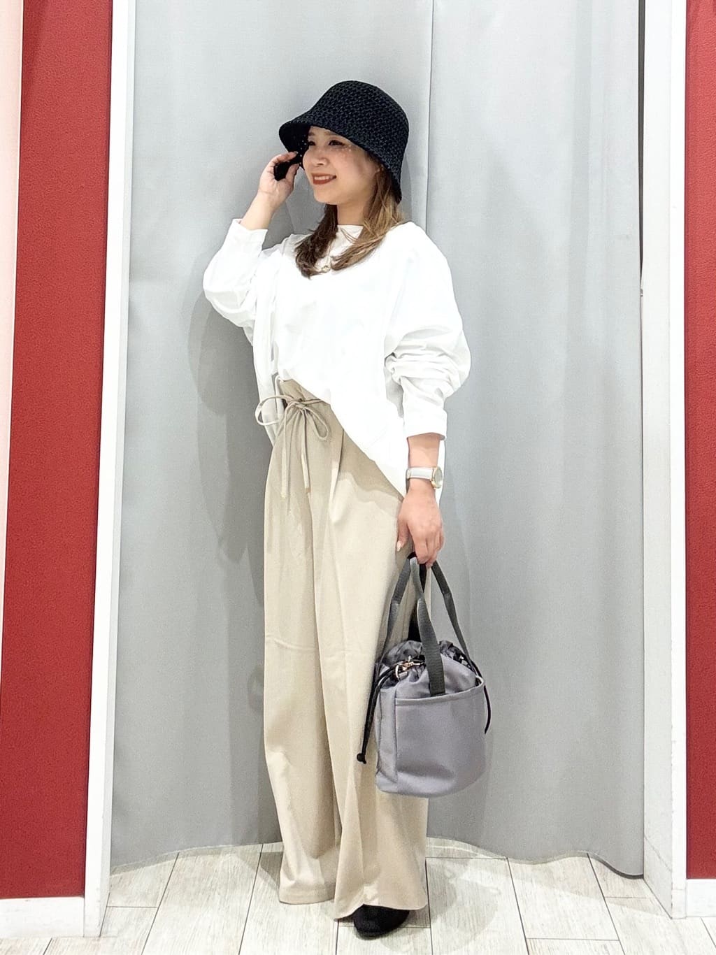 shioさんの「SHOO･LA･RUE｜【洗濯機可/UV/綿100％】体型カバーが叶う ゆるトップス」を使ったコーディネート