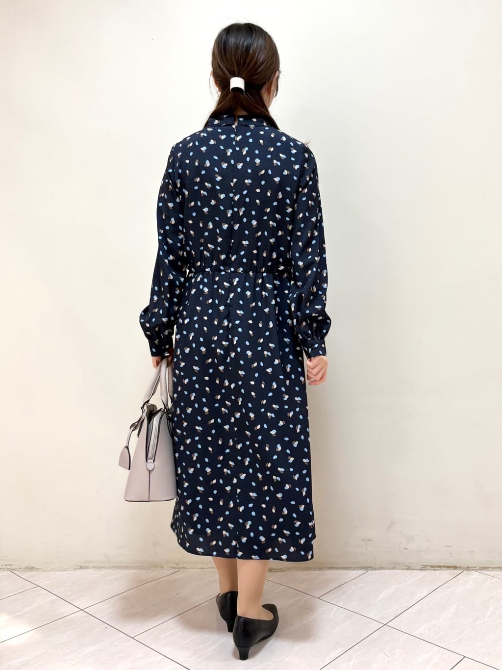 mikiさんの「Reflect｜【セレモニー／通勤／おでかけに◎】フラワープリントボウタイワンピース」を使ったコーディネート
