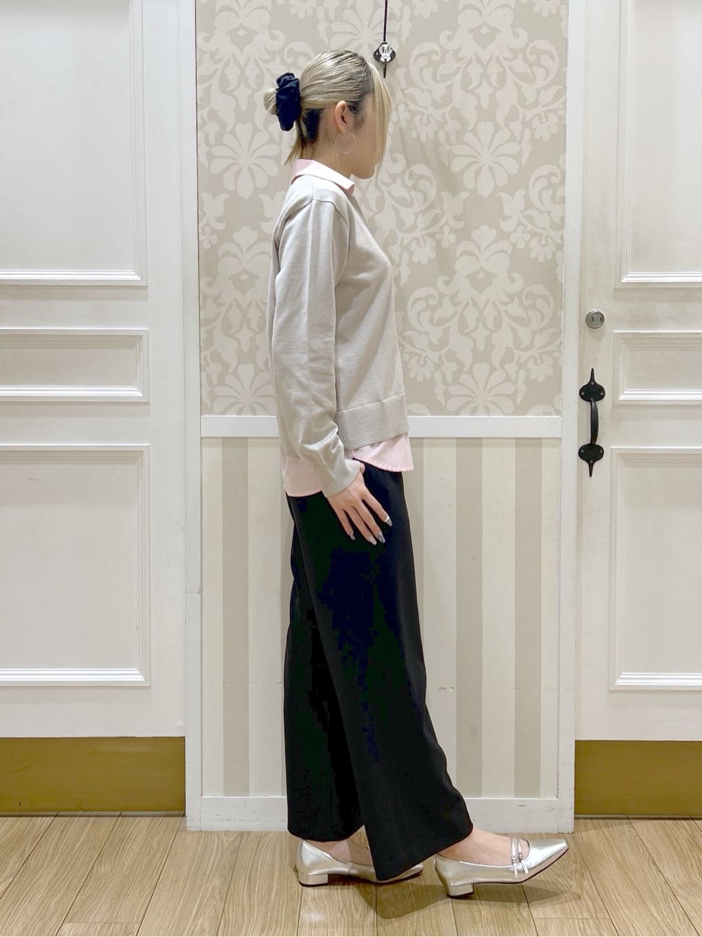 望 愛さんの「grove｜【撥水／シルエット2WAY】羽織るだけでサマになる、スタンドネックテントラインコート」を使ったコーディネート